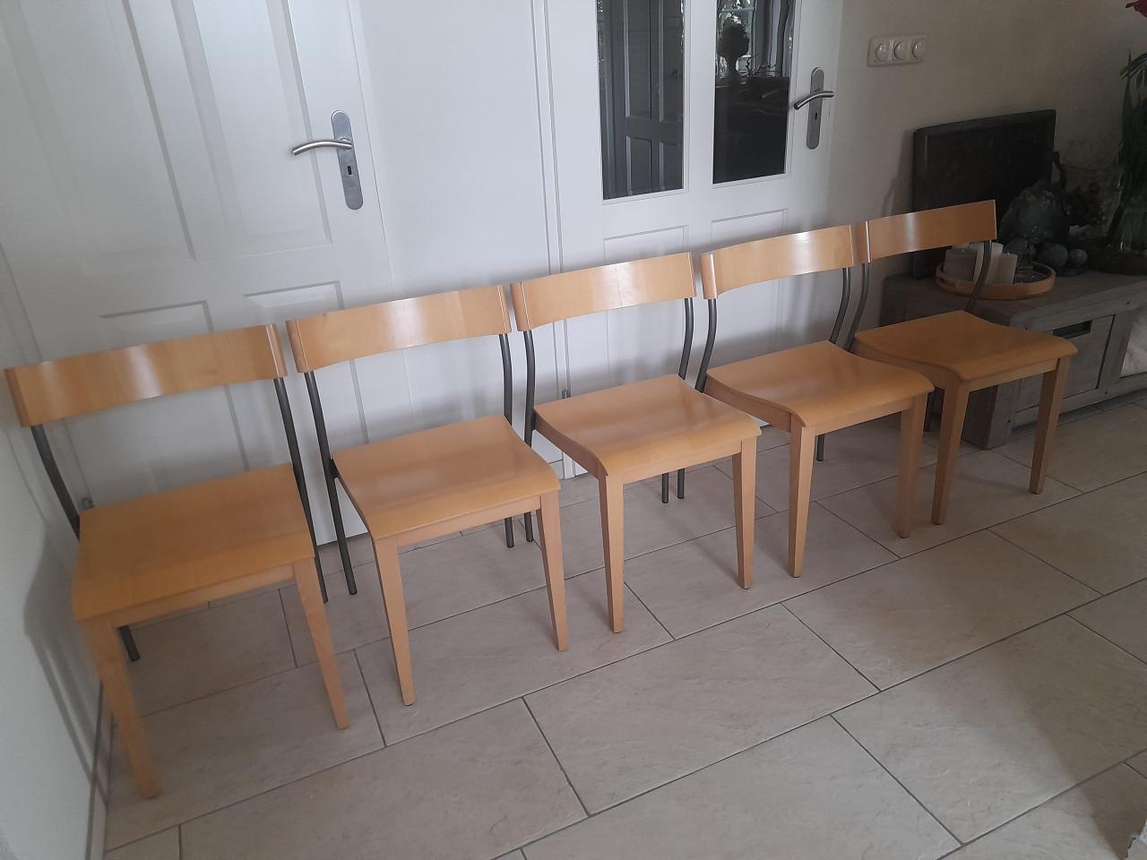 5 stapelbare stoelen ( in goede staat )