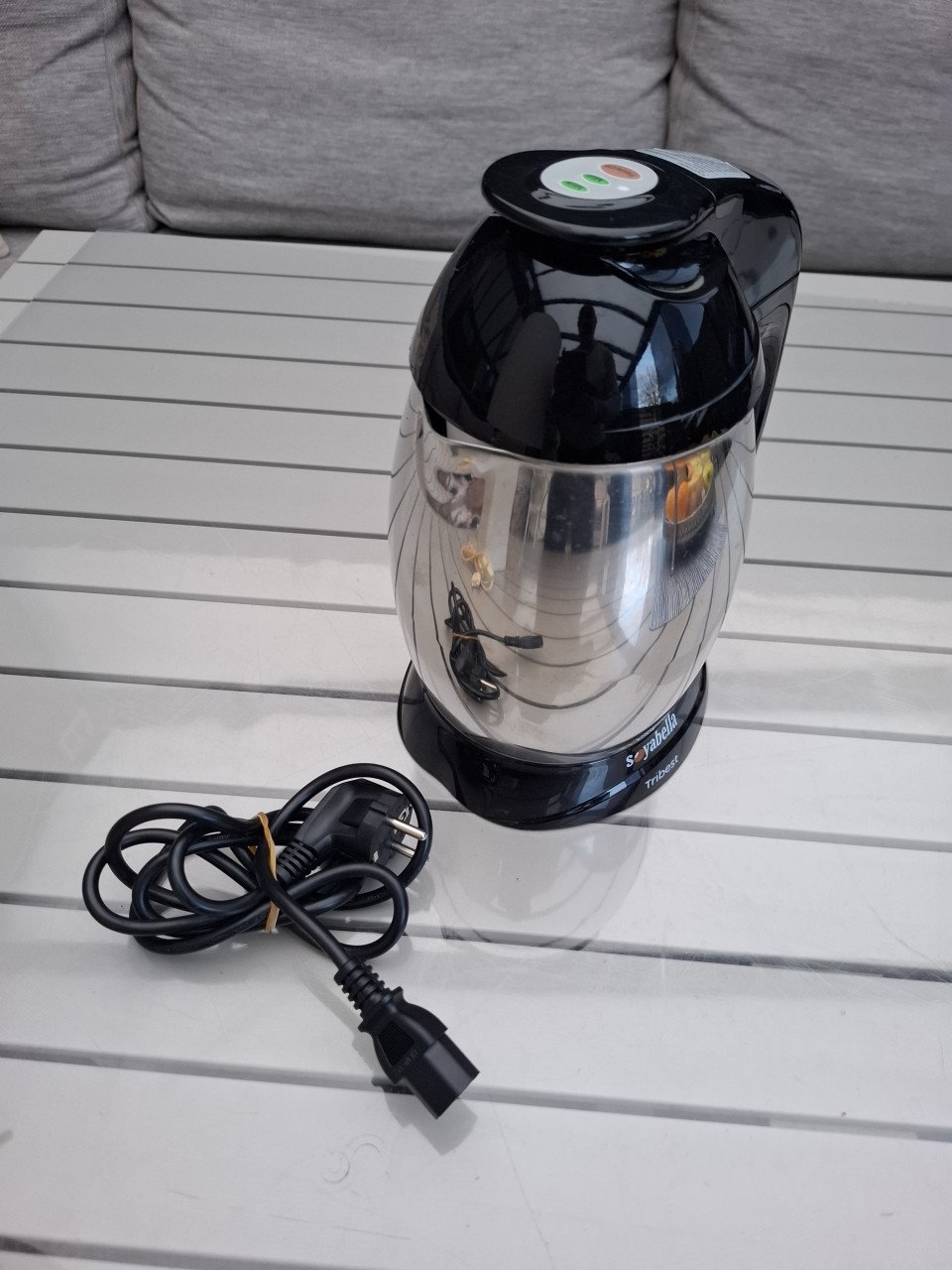 Soyabella SB-130 sojamelk maker.