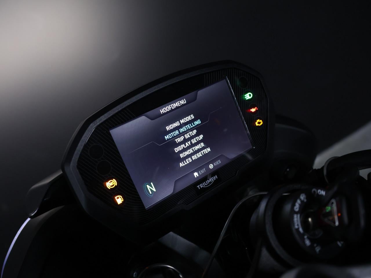 STREET TRIPLE RS | Silver ice