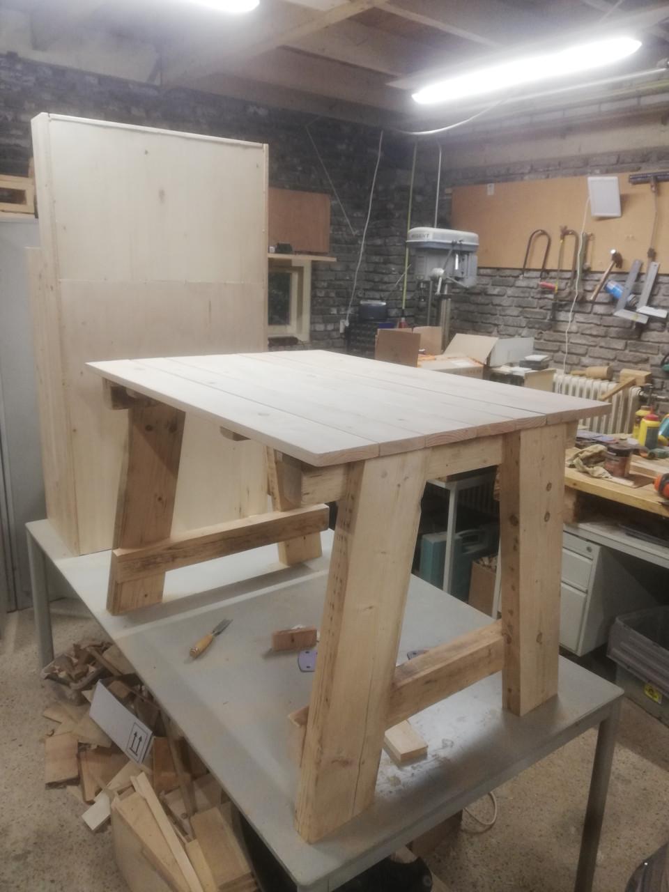 Meubelmaker biedt zich aan