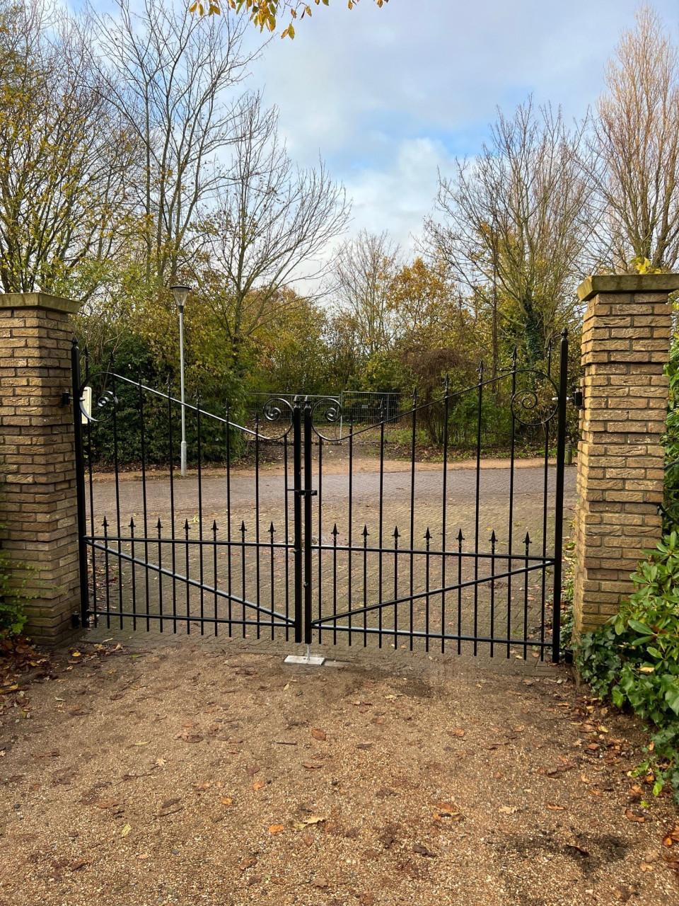 Nieuwe Poorten op maat gemaakt.