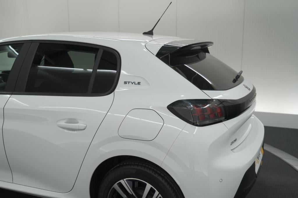 Peugeot 208 1.2 puretech style | parkeersensoren | navigatie | apple carpla