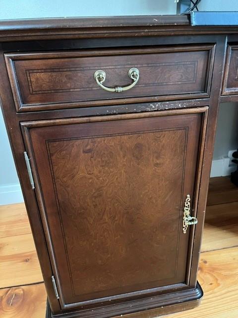 Bureau authentiek klassiek bruin hout