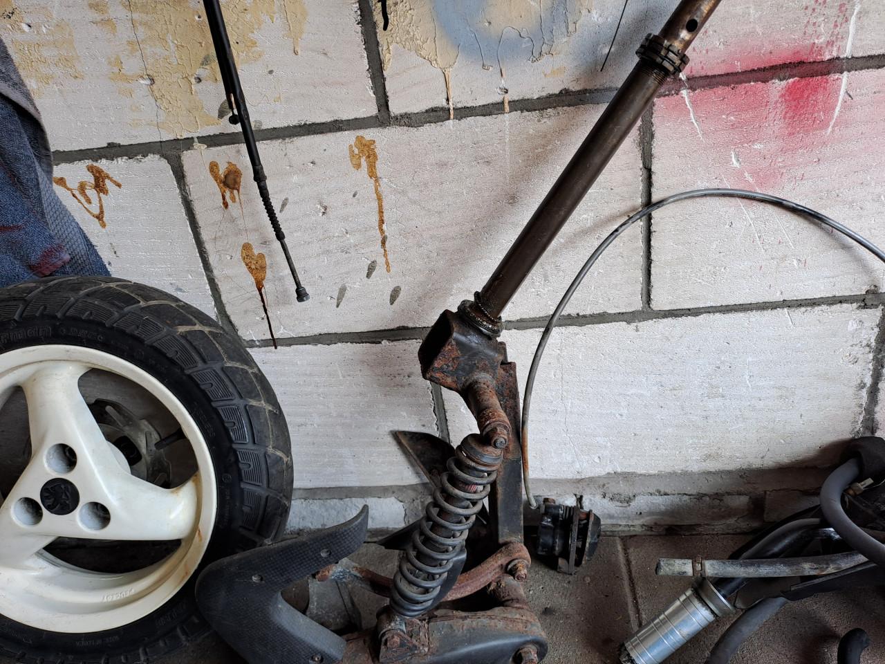 Te koop peugeot speedfight voorvork en voorwiel