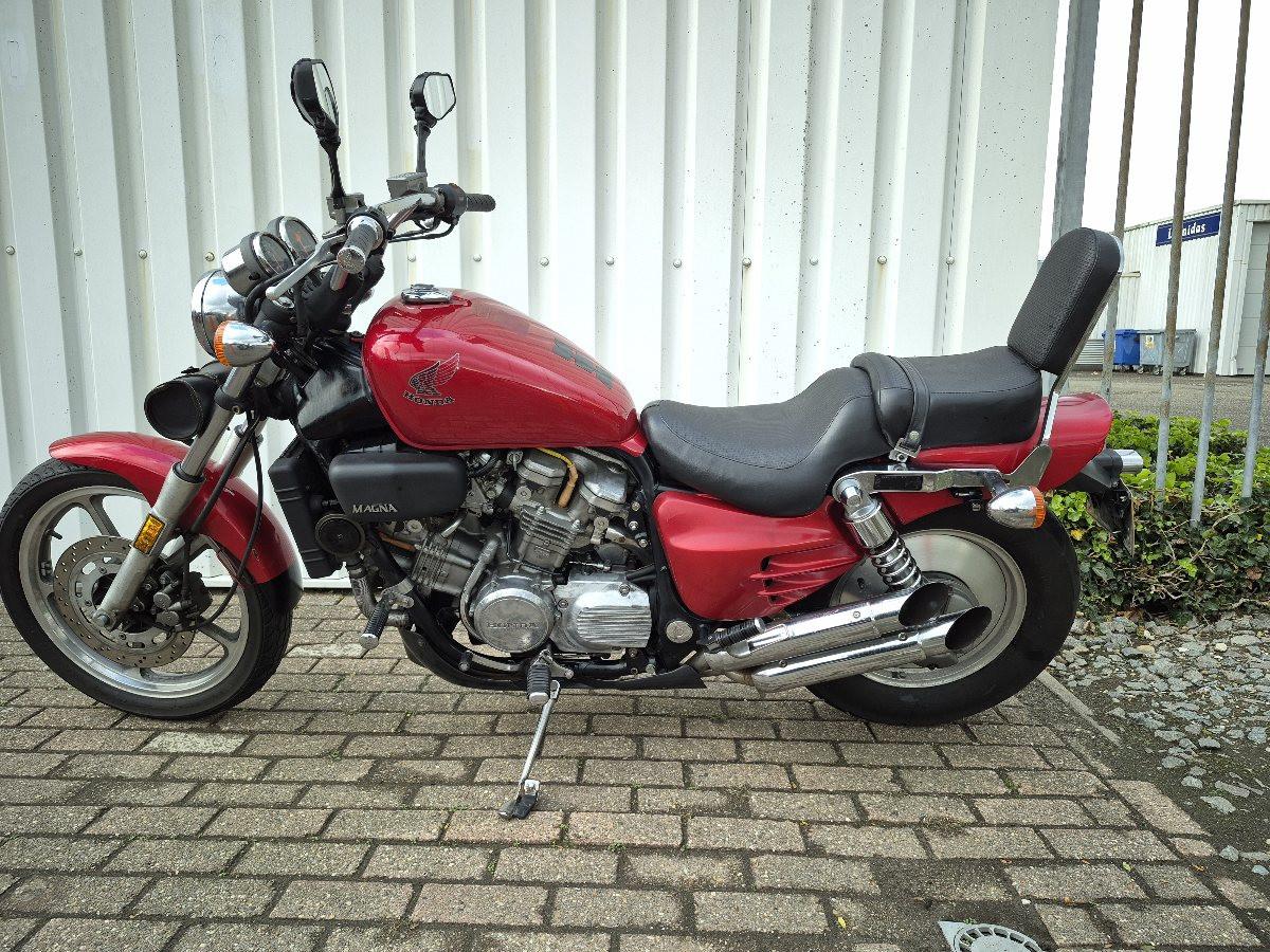 Honda Supermagna VF700c, stoere chopper
