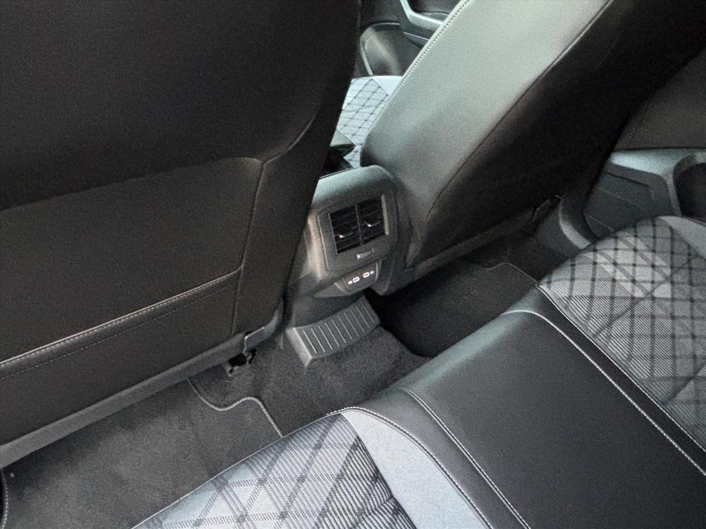 Volkswagen T-roc 1.5 tsi 150pk 7-dsg r-line|camera| dodehoek|carplay|led| r