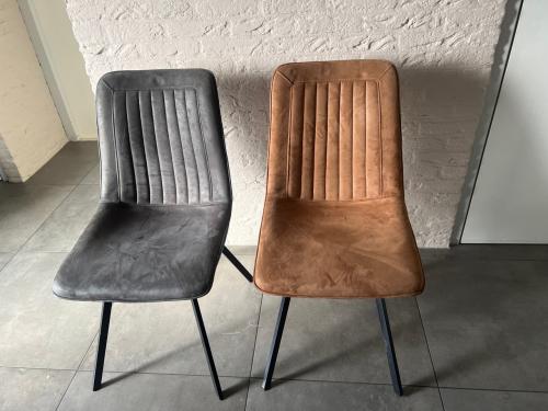 2 eetkamerstoelen