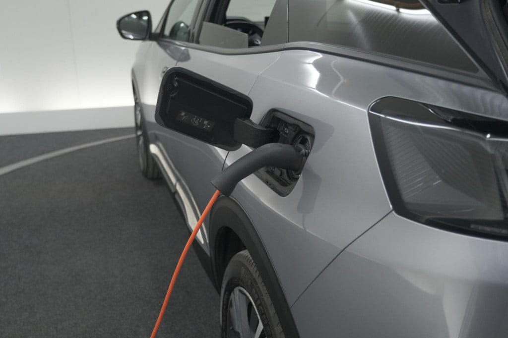 Peugeot 3008 1.6 hybrid 225 allure pack business | camera | navigatie | app