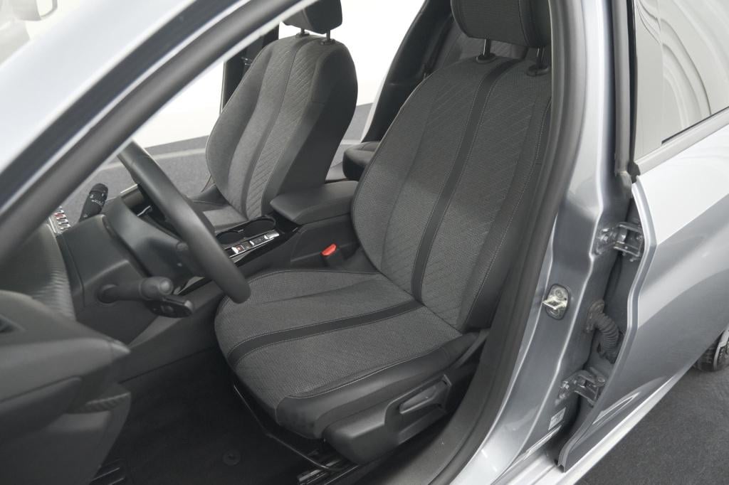 Peugeot 208 puretech 100 allure | apple carplay | parkeersensoren | climate