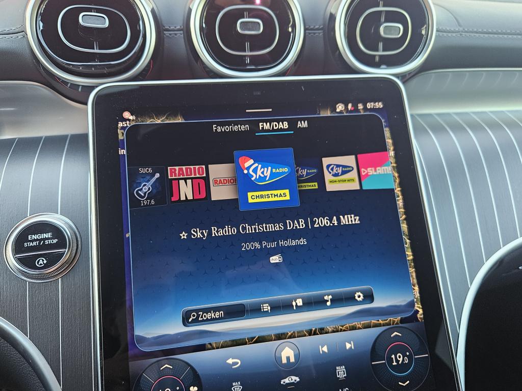 Mercedes-Benz Glc 200 4matic amg line | acc | camera | carplay