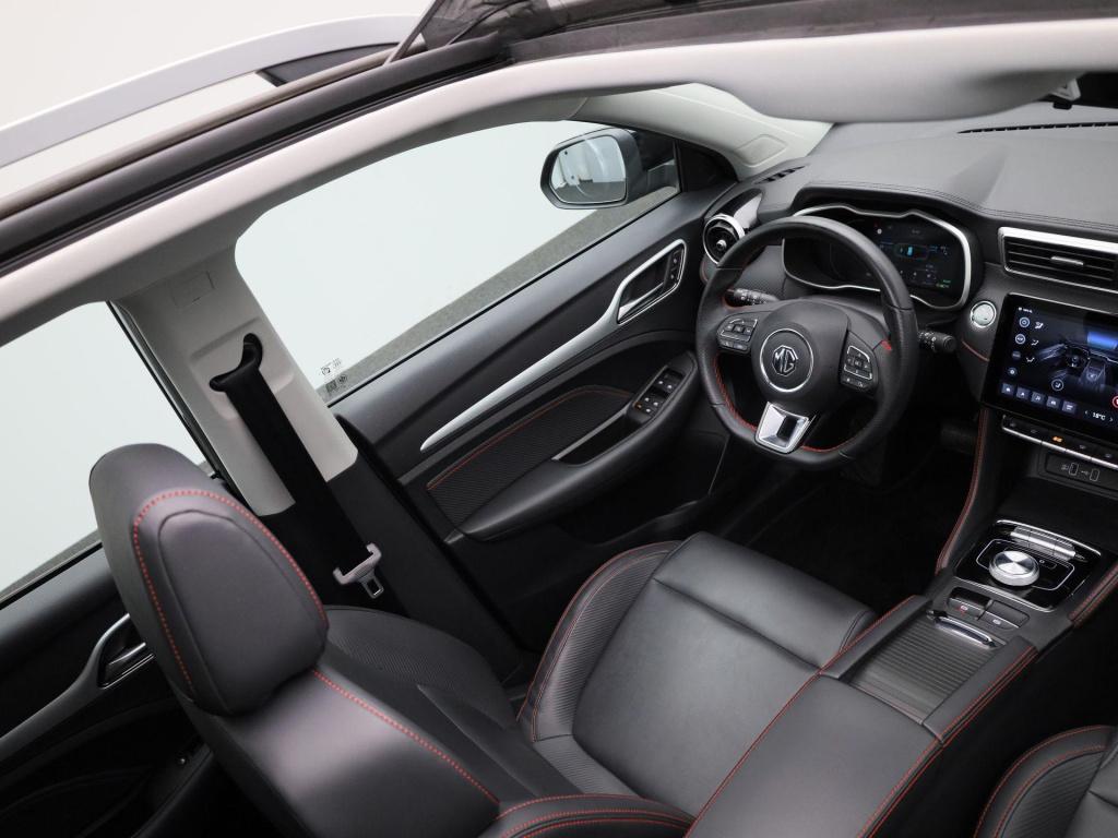 MG Zs Ev long range luxury 70 kwh | panoramadak | leder | apple carplay - a