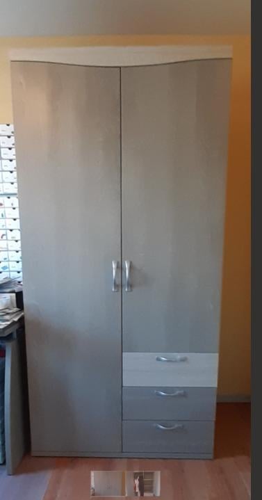 Bed met lade+ nachtkastje + bureau, kast 2-deurs + 2 x kast met glasdeur