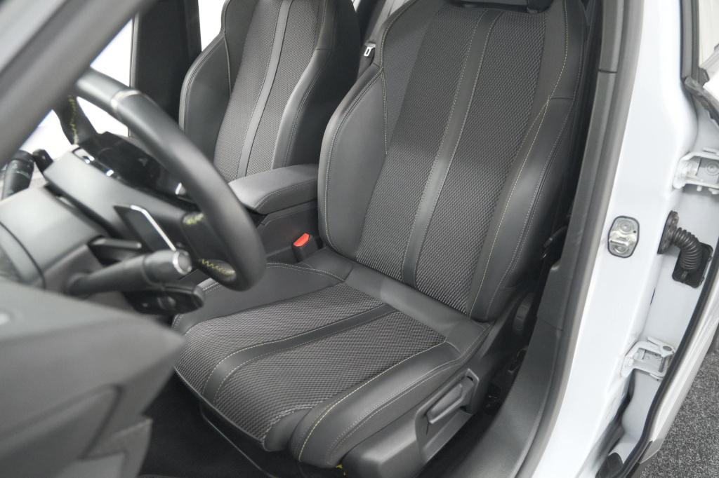 Peugeot 2008 puretech 130 eat8 gt | camera | apple carplay | parkeersensore
