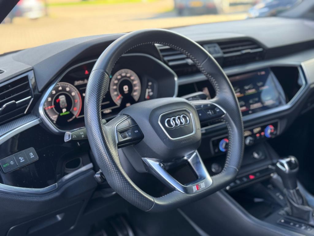Audi Q3 35 tfsi 3x s line * matrix led * keyless * stoelverwarming