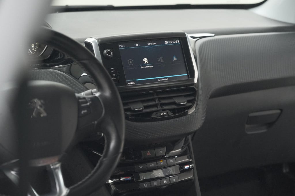 Peugeot 208 puretech 82 blue lease executive | parkeersensoren | navigatie 