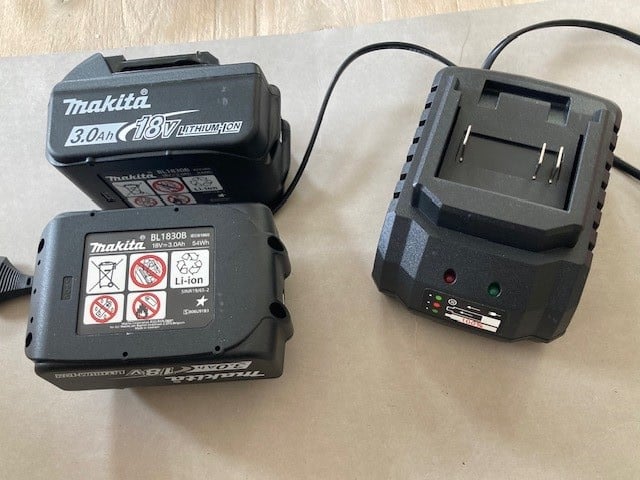 Lijmpistool met 2 Makita accu's
