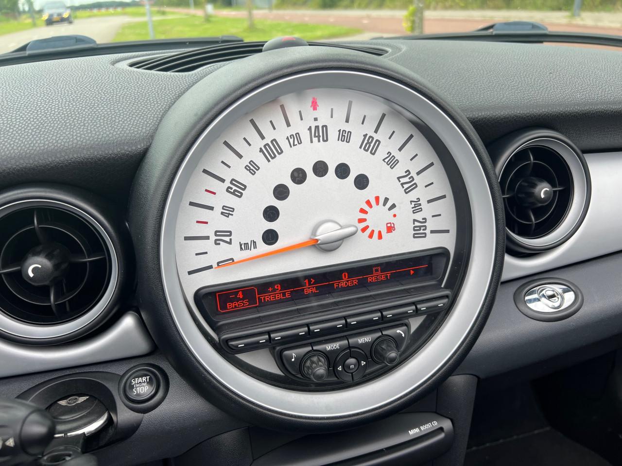 Prachtige Mini Cabriolet uit 2012 met slechts 114.000 km