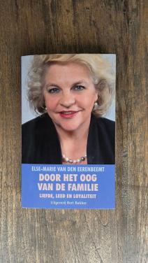 Boek Else-Marie van den Eerenbeemt; 'Door het oog van de familie'.