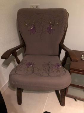 Oma's fauteuil met klederdrachtstof