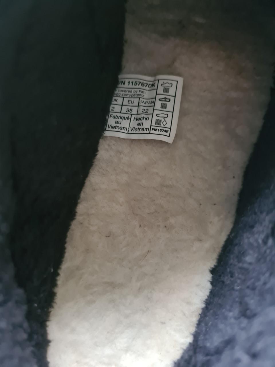 Nieuwe zwarte orginele UGG pantoffels  Maat 35