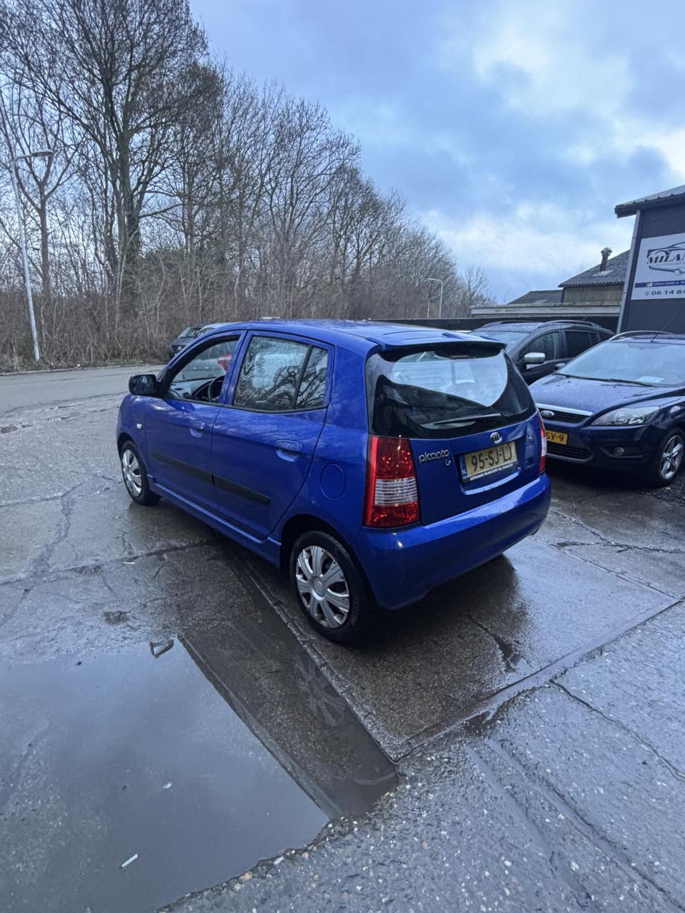 Kia picanto met een voljaar apk!