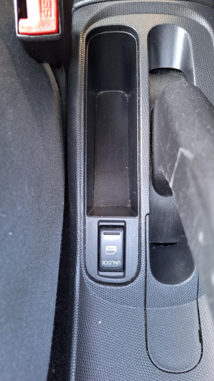 Nissan Micra blauw