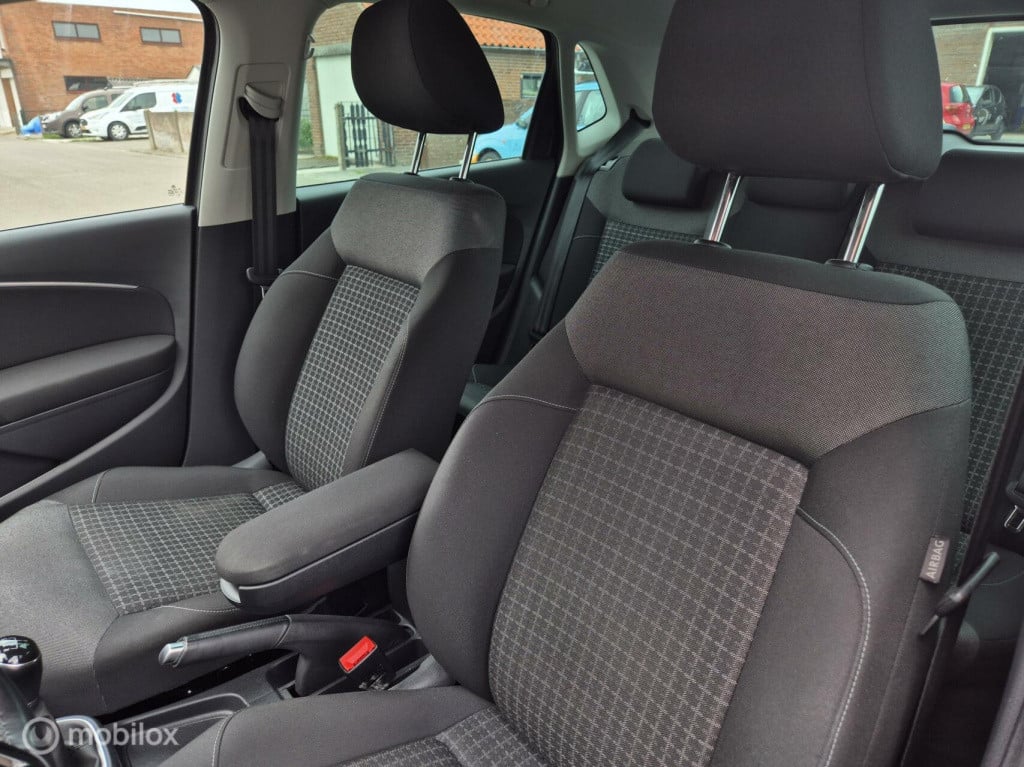 Volkswagen Polo 1.2 tsi comfortline / parkeersensoren voor + achter / stoel