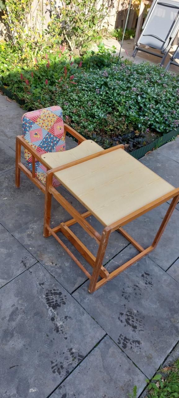 Kinderstoel / tafel +stoel