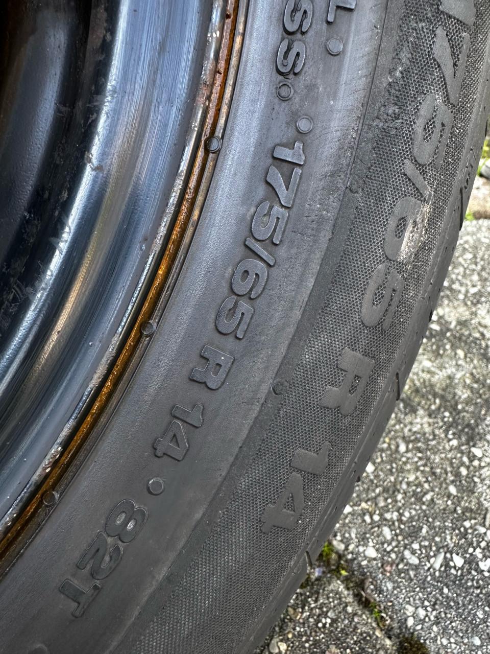 4x100 stalen velg met goede banden