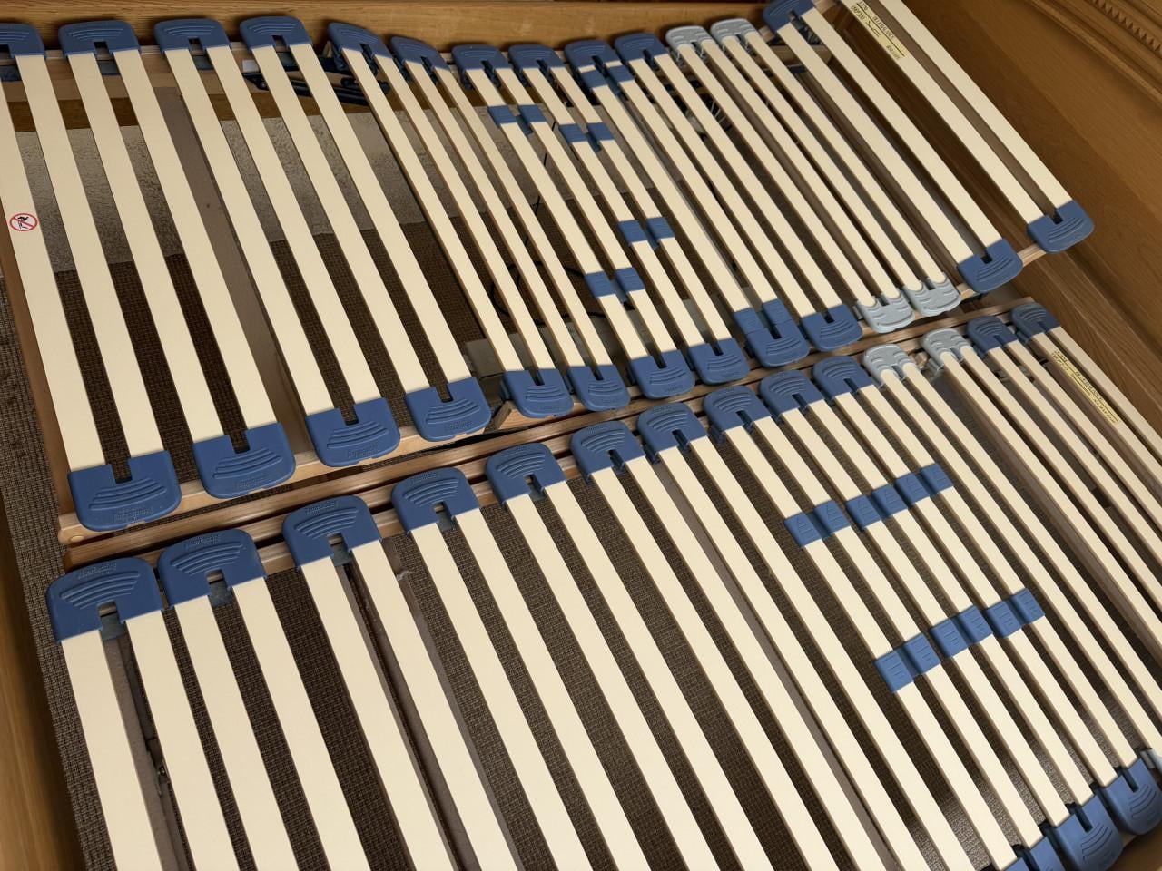 Ledikant,1 ELEKTRA, 1 HAND. 2 Matr. 2 Lattenb. 2 Nachtkastjes Perfecte st.