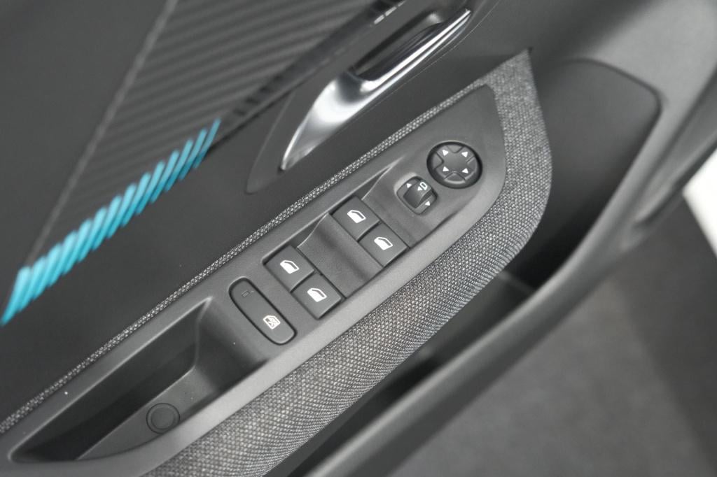 Peugeot 208 1.2 puretech style | parkeersensoren | navigatie | apple carpla