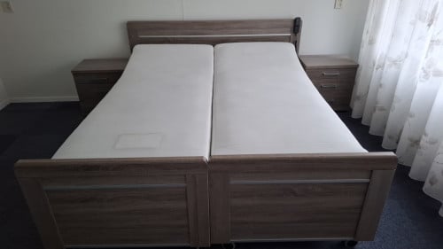 2 persoonsbed bed (uitrijdbaar)