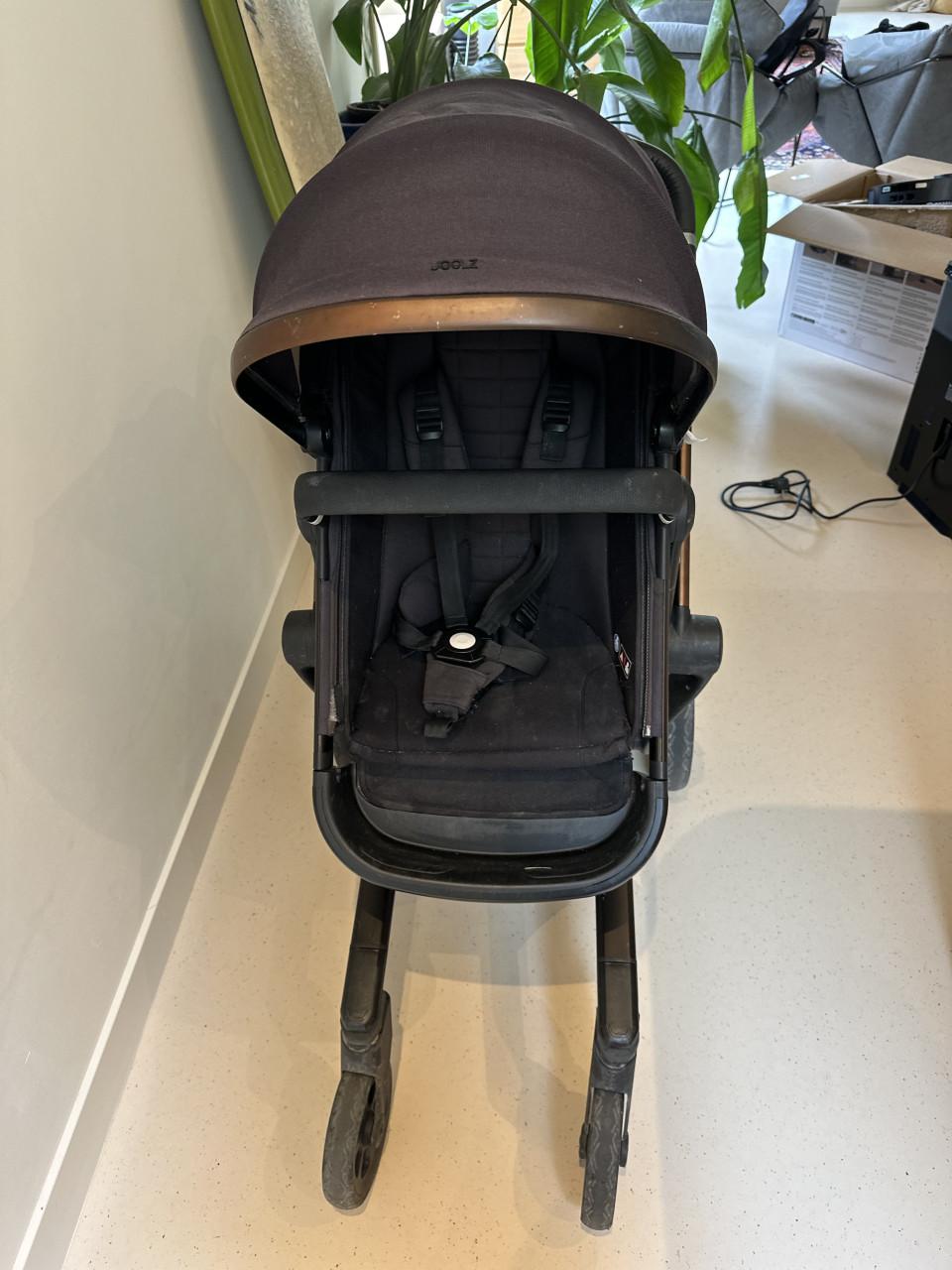 Joolz Day 3 zwart, met voetenzak, maxi cosi adapters en eventuuel maxi cosi
