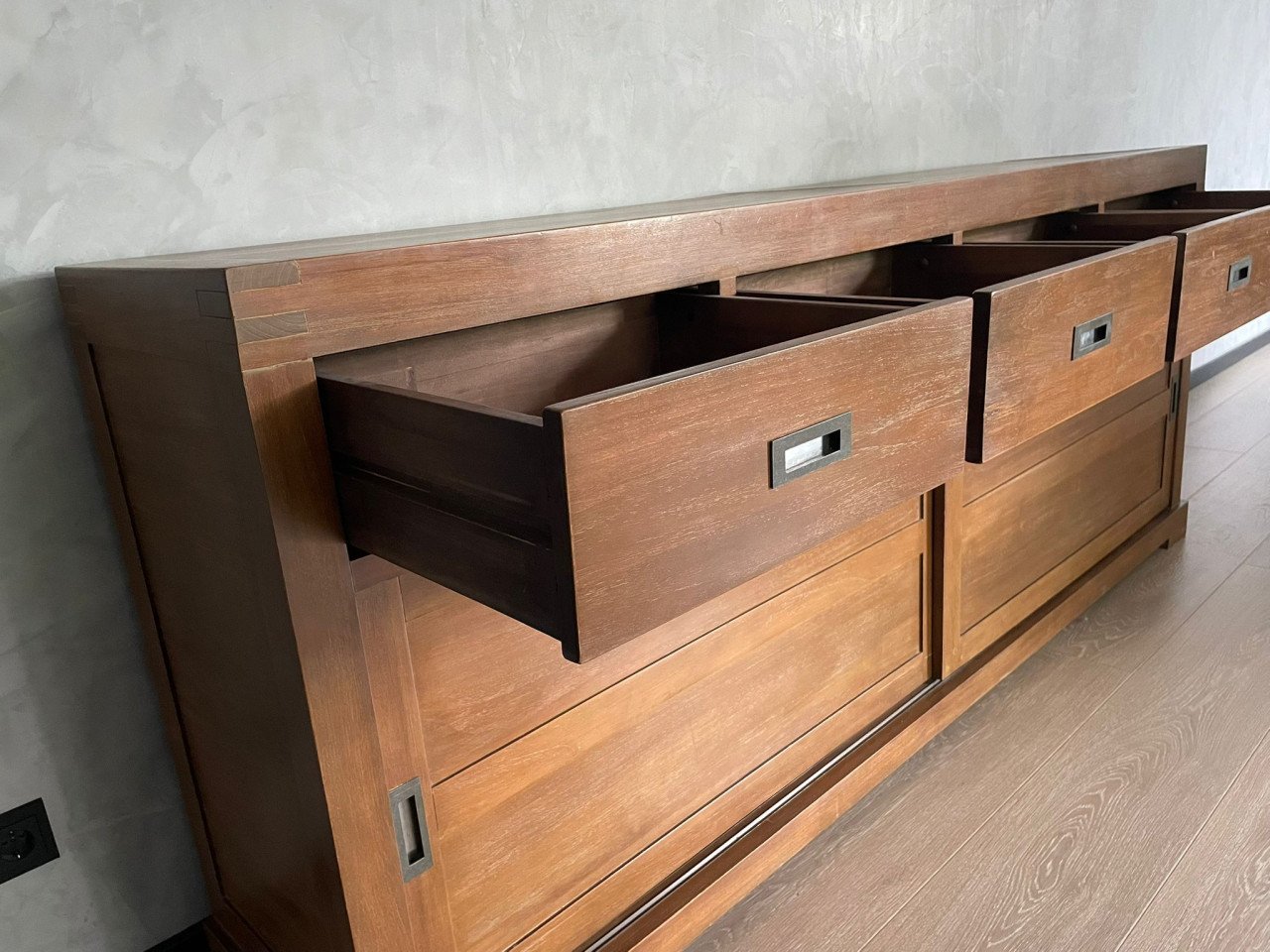 Houten dressoir te koop
