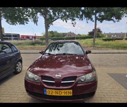Nissan  Almera 1.5 5D 2003