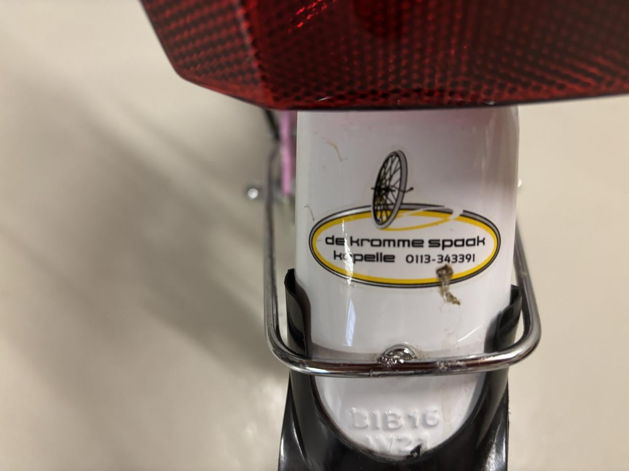 Mooie meisjesfiets 16 inch voor de leeftijd van 4-6 jaar.