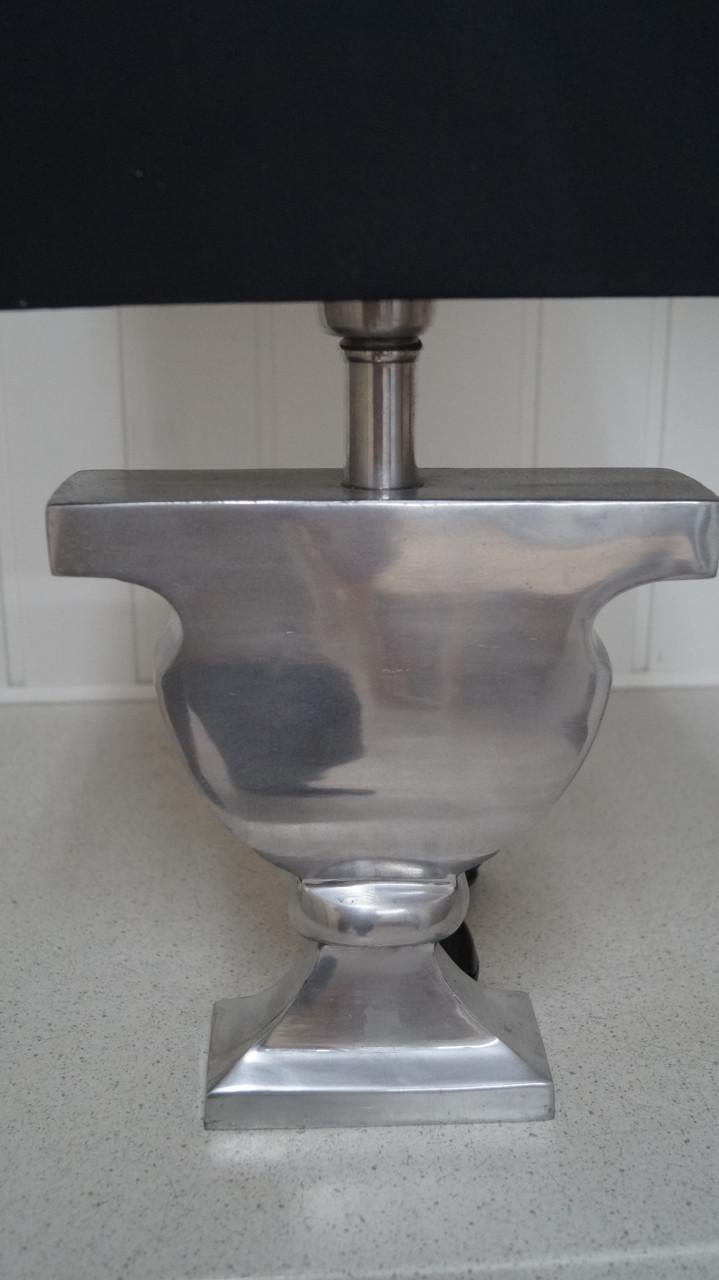 Tafellamp aluminium voet met zwarte kap.