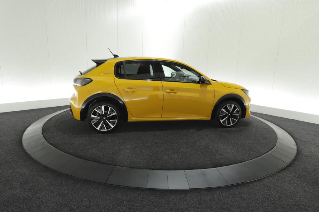 Peugeot 208 puretech 100 eat8 gt-line | trekhaak | adaptieve cruise control
