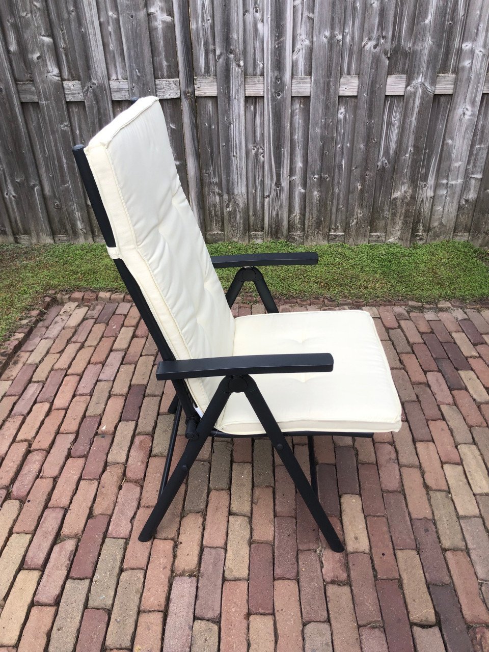 Nieuw wit tuinstoel kussen.