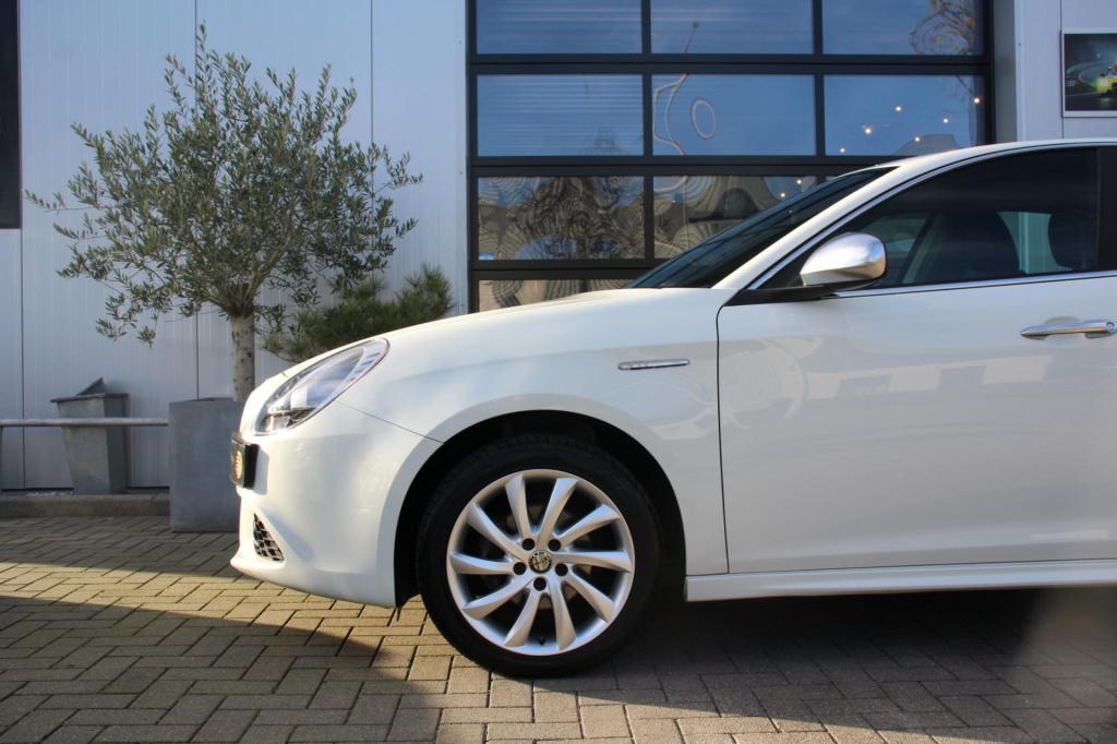 Alfa Romeo Giulietta 1.4 turbo super- sportiva - leer/alcantara - stoelverw