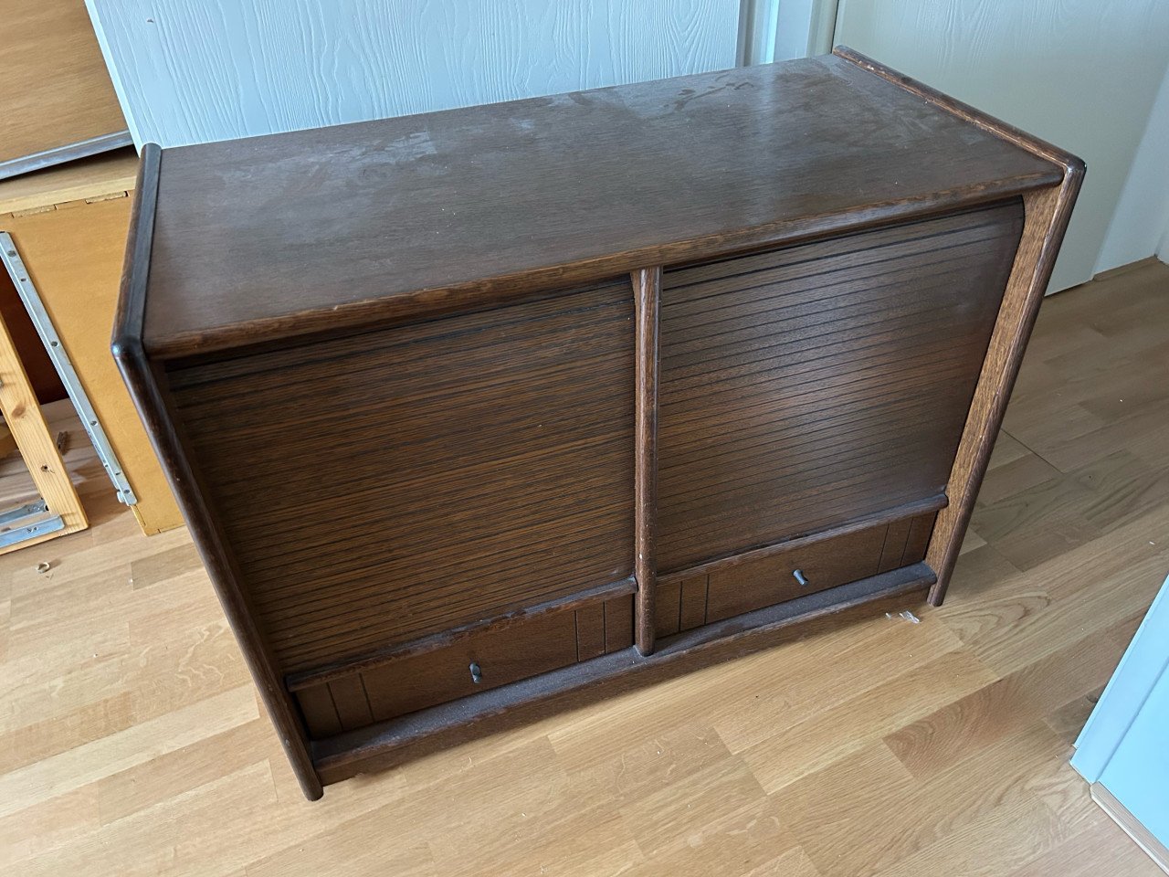 GRATIS Kastje /stereo meubel