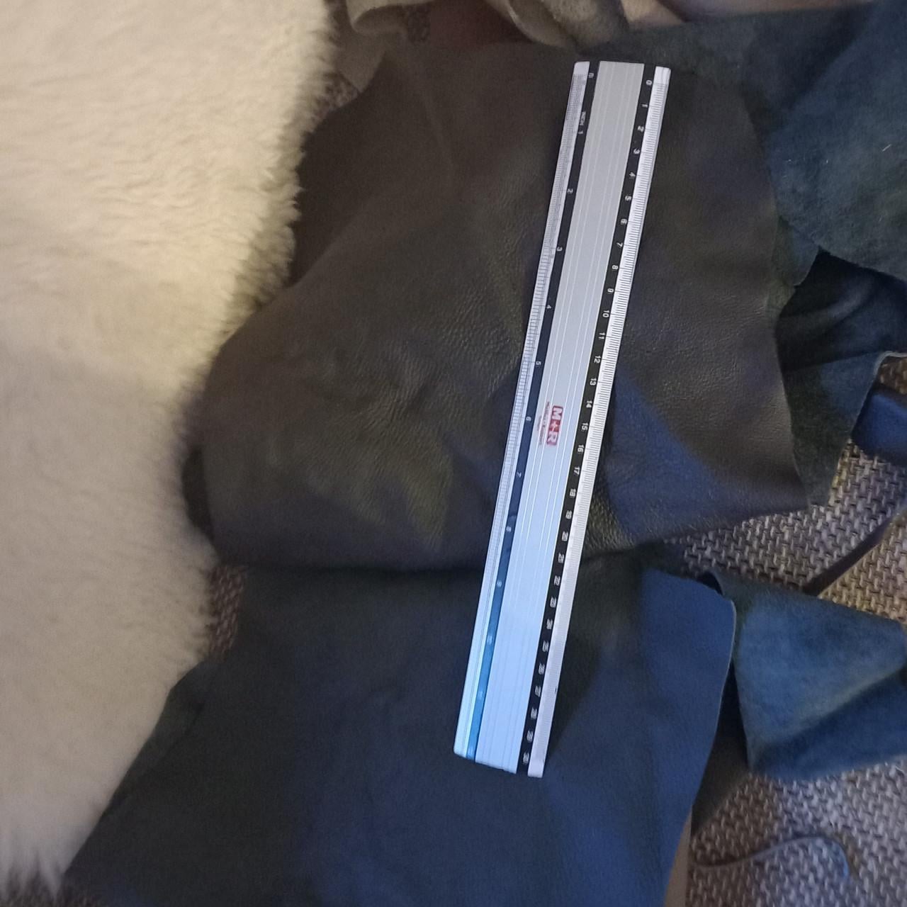 Rest stukken   echt leer  koopje