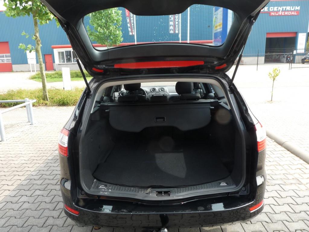 Ford Mondeo Wagon 2.0-16V Titanium, zwart metallic