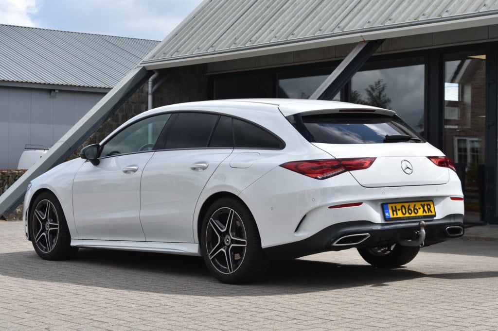 Mercedes-Benz Cla shooting brake 200 amg night | sfeerverlichting | trekhaa