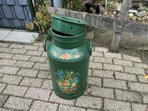 Melkbus beschilderd