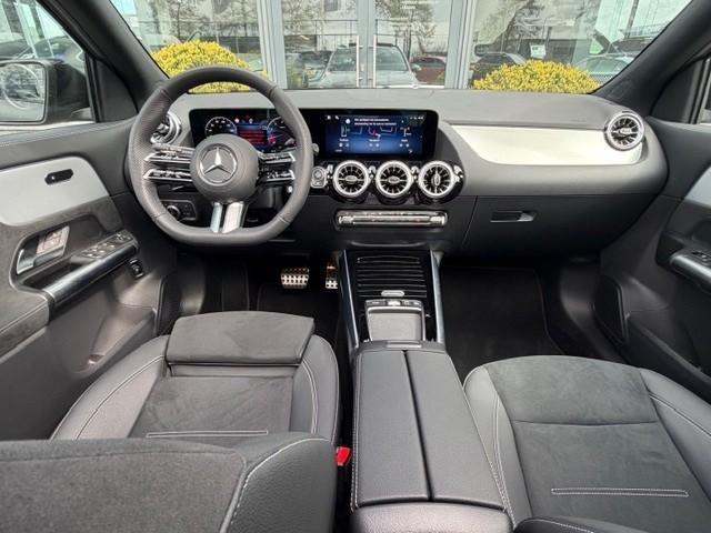 Mercedes-Benz Gla-klasse 200 business solution amg l panoramadak l mbux l m