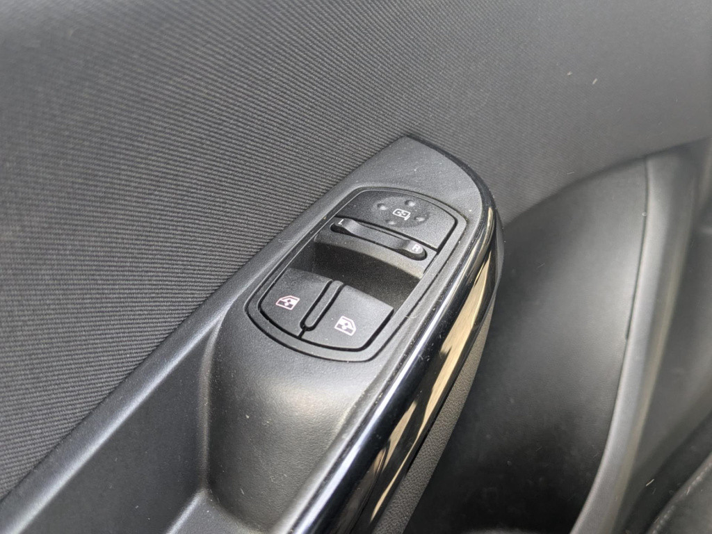 Opel Corsa 1.4 favourite | airco | cruise control | bluetooth