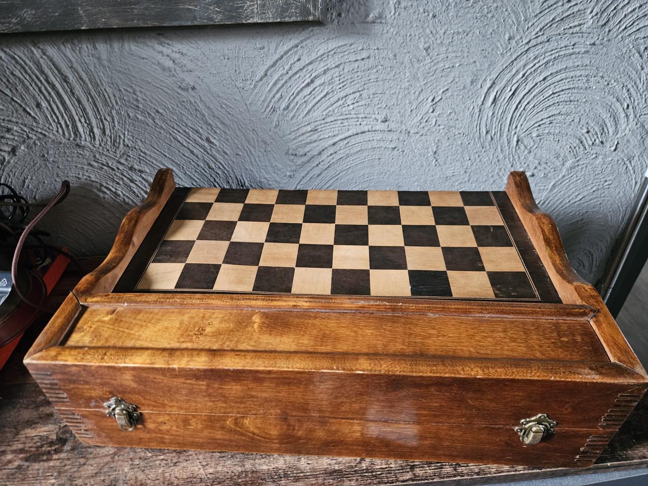 Antieke franse houten dam- en backgammonspel met lade