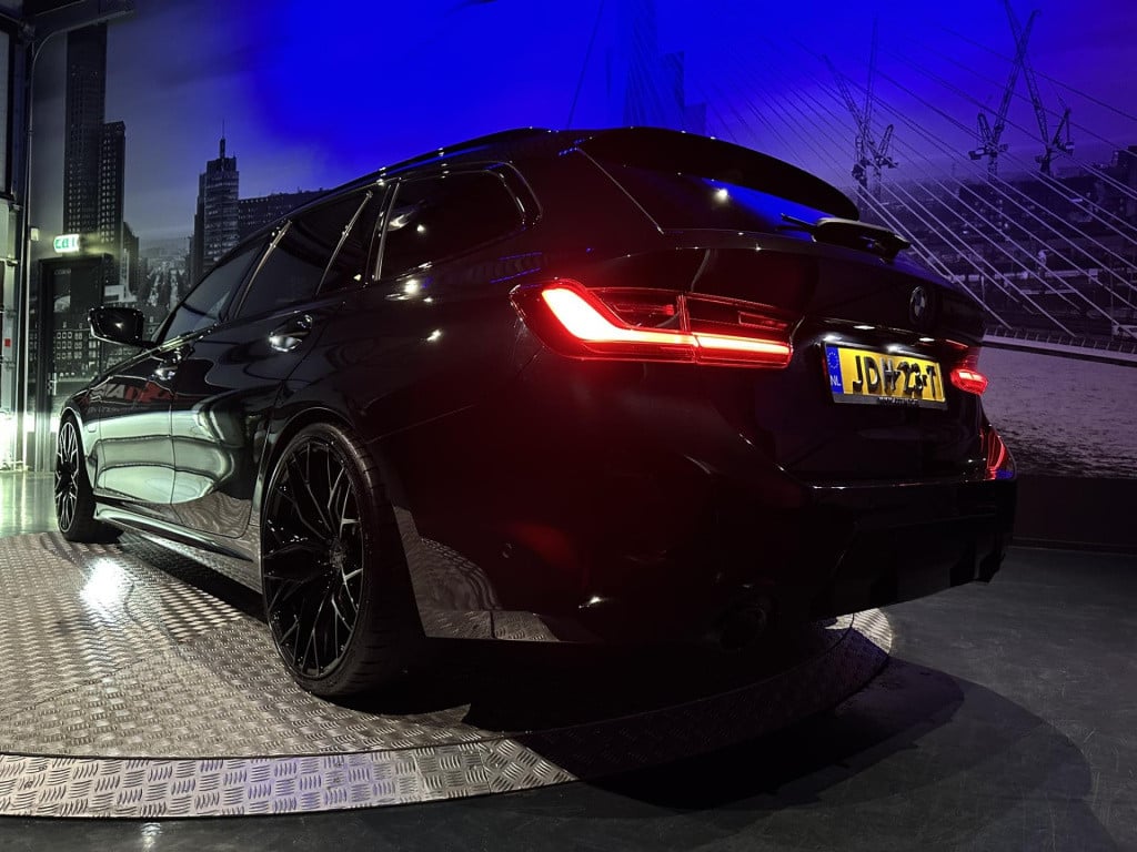BMW 3-serie touring 330e xdrive *pano*360camera*sportstoelen*laser*eibach*