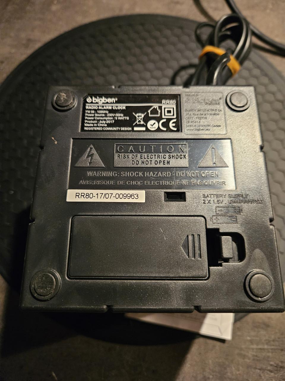 Werkende grote vrolijke vintage Bigben Rubik's cube wekkerradio